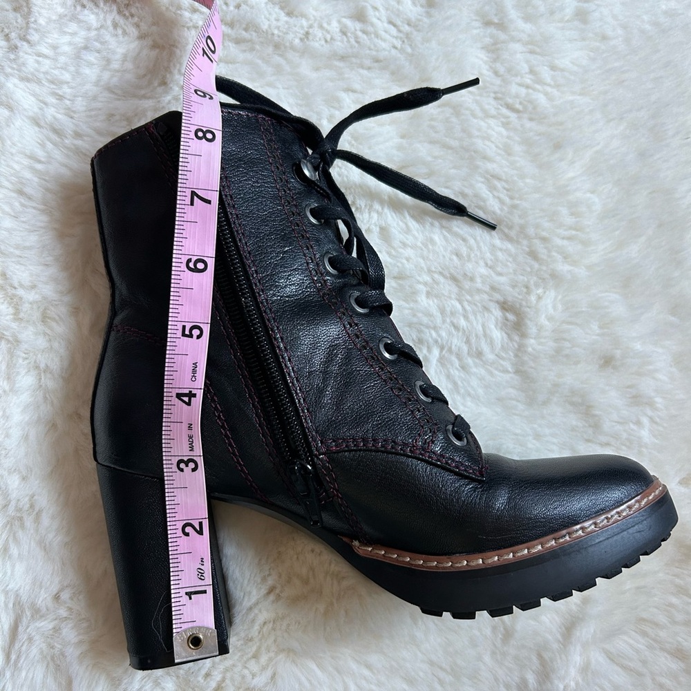 Naturalizer ankle boots size 5 slightly worn once
